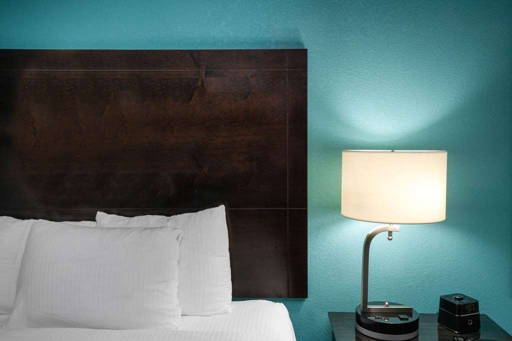 La Quinta Inn & Suites by Wyndham Knoxville East - photo 10
