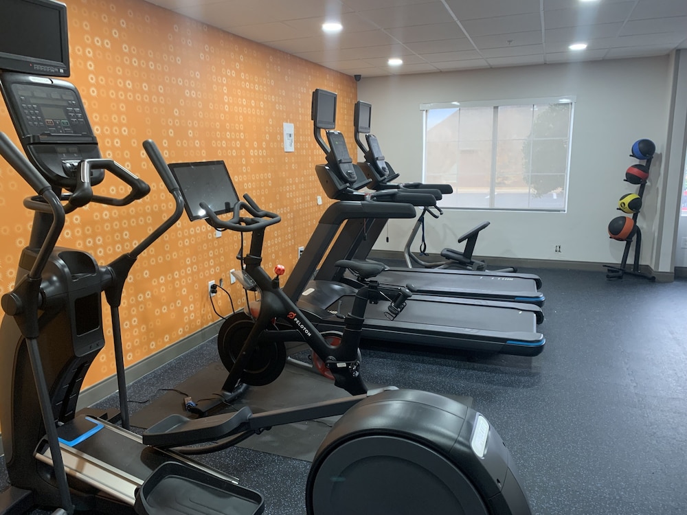 La Quinta Inn & Suites by Wyndham OKC North Quail Springs - photo 33