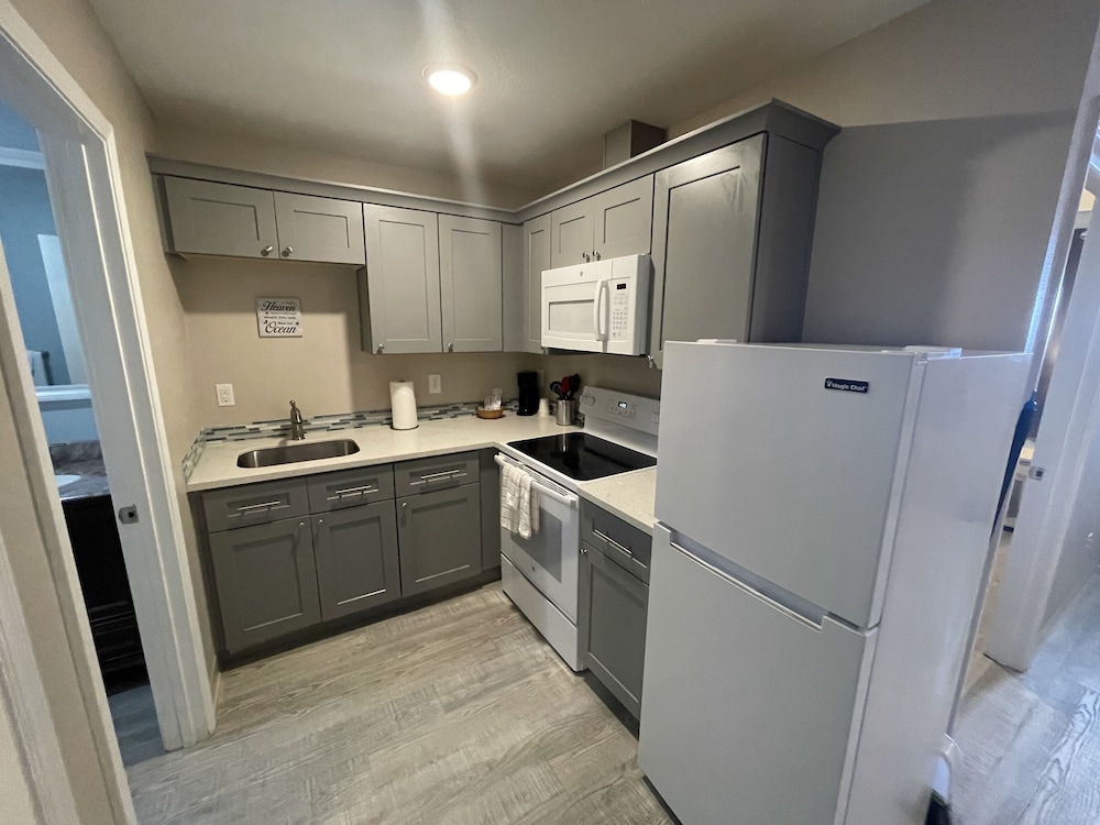The Coastal Inn and Suites - photo 15