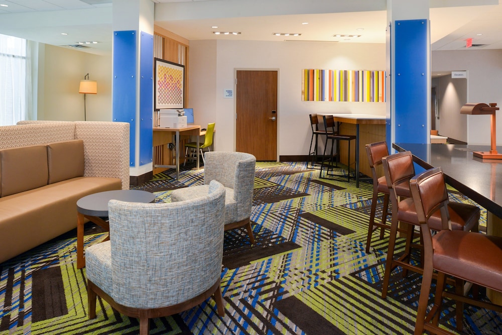 Holiday Inn Express & Suites Ottumwa by IHG - photo 58