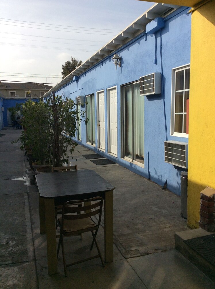Pavilions Motel - photo 38