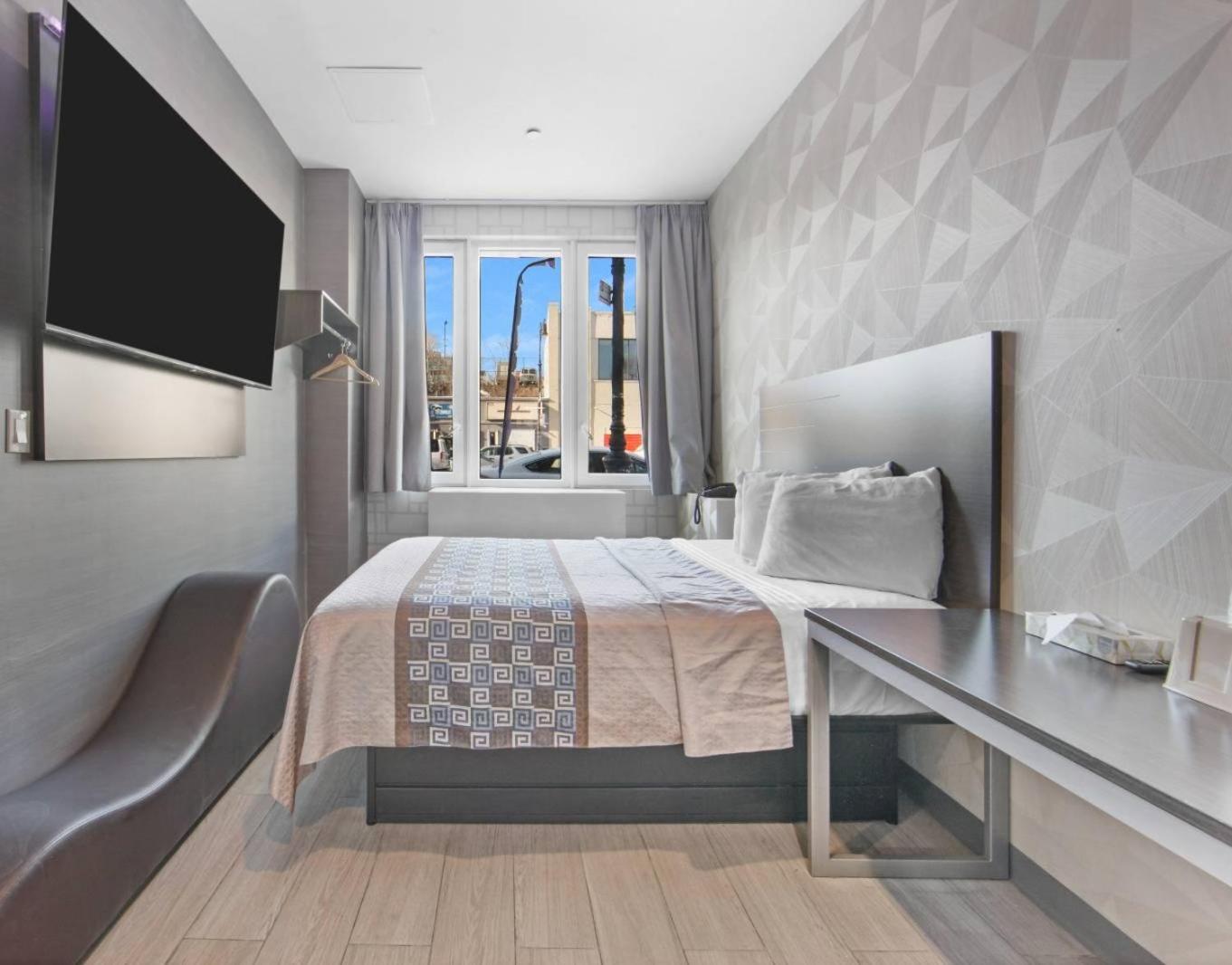 Hotel 365 Bronx - photo 23