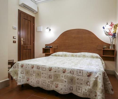 Hotel 4 Coronati - last minute hotel in Rome