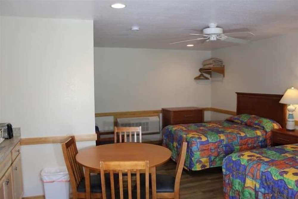 Pony Island Inn - photo 10