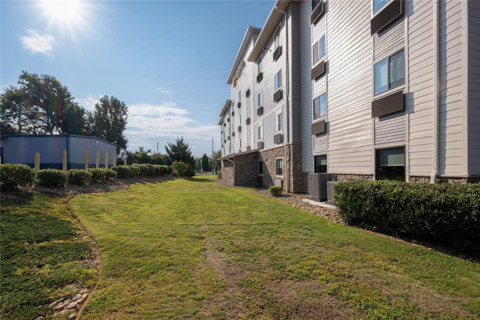 La Quinta Inn & Suites by Wyndham Greenville Woodruff Rd. - photo 26