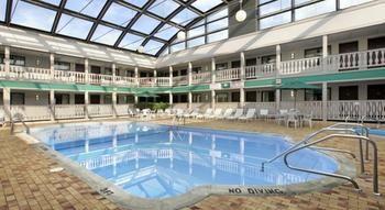 Elk Grove Hotel - photo 3