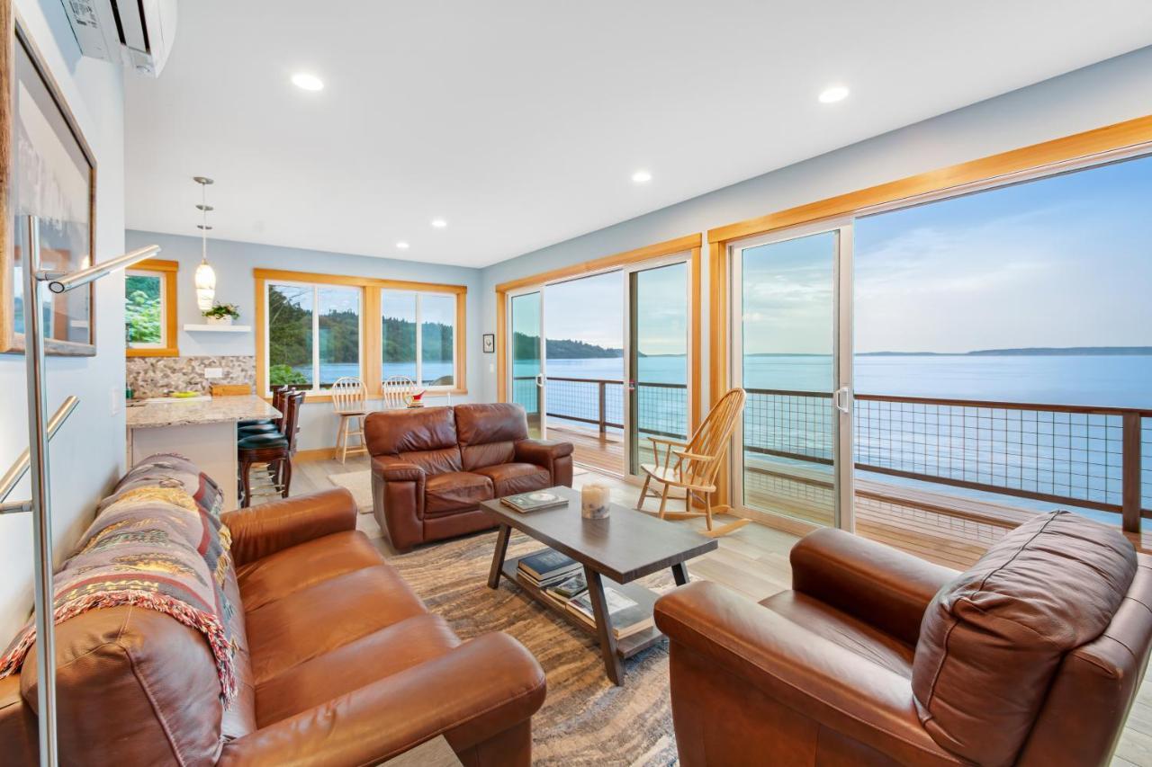 Moon Cabin — 4-Star Luxury Hotel in Kingston, United States
