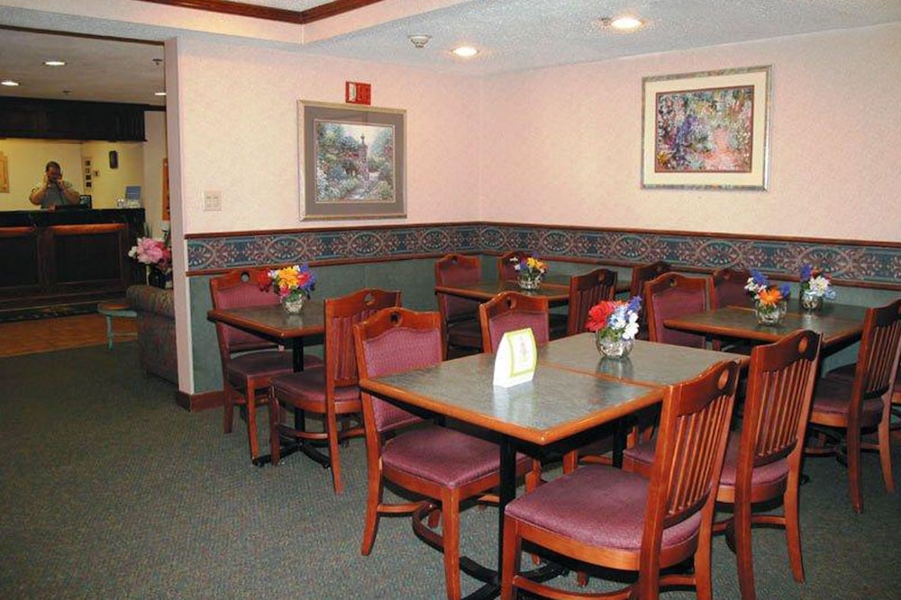 Norwood Inn & Suites by BlissPoint Post Rd Indianapolis - photo 40