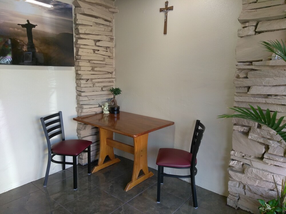 Longview Inn - photo 8