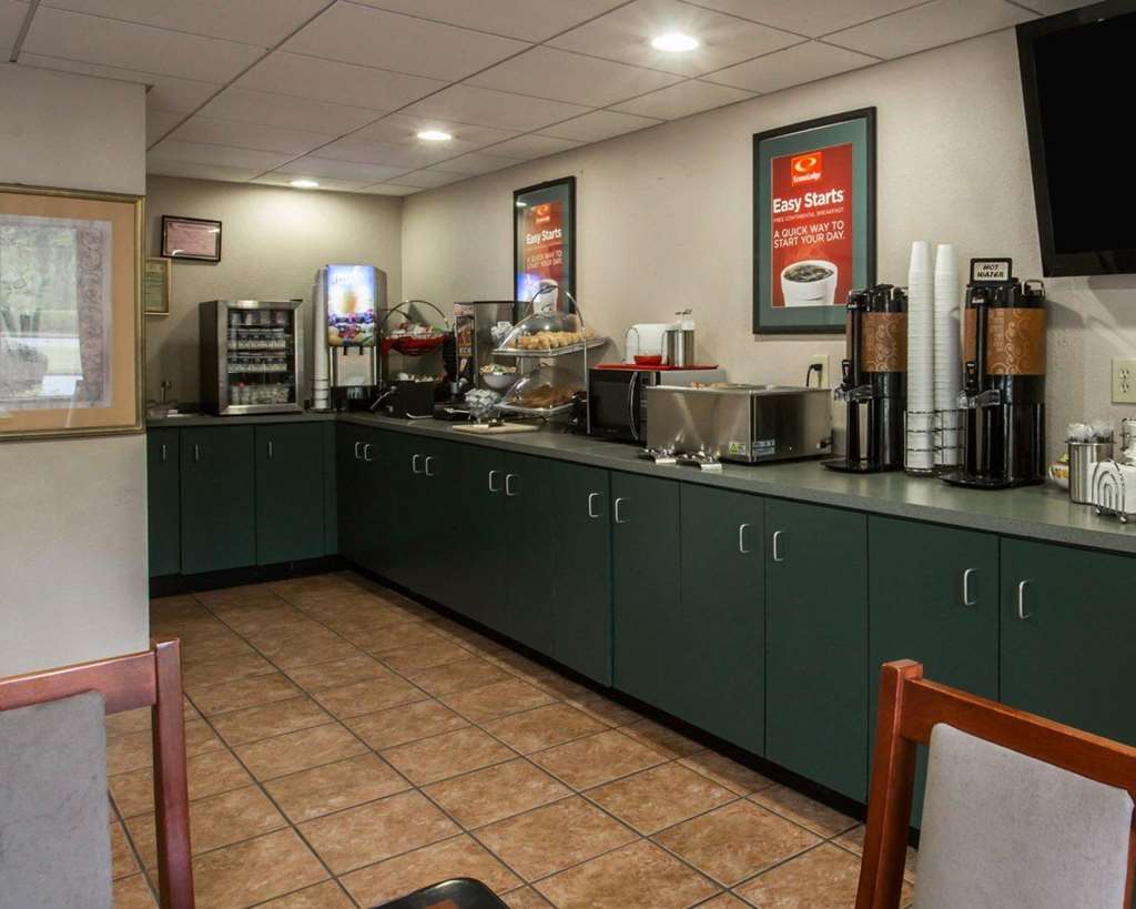 Econo Lodge Inn & Suites Columbus near Fort Benning - photo 30