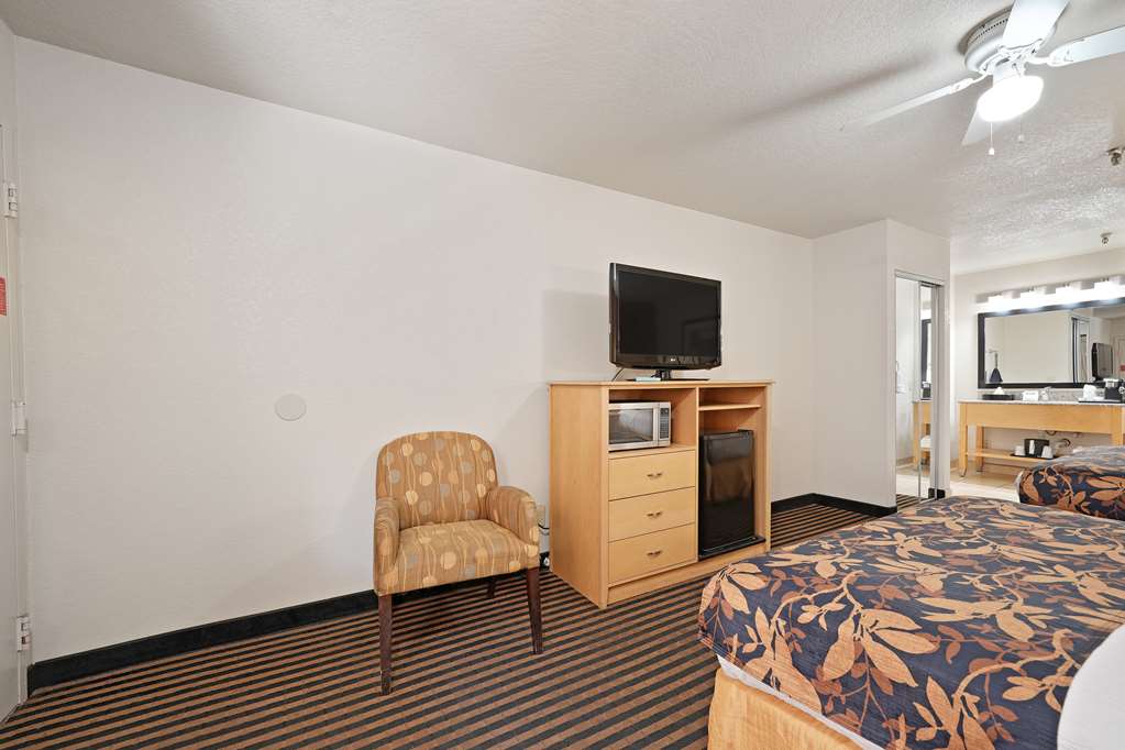 Best Western Plus Executive Inn & Suites - photo 22