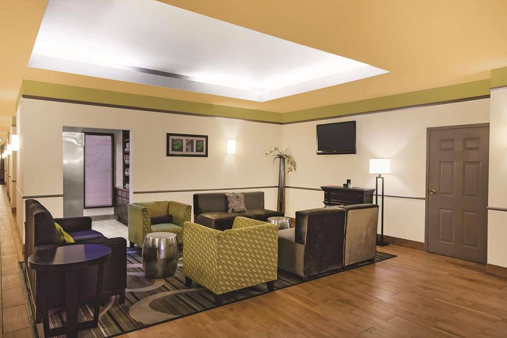 La Quinta Inn & Suites by Wyndham Beaumont West - photo 9