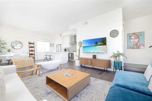 Walk to Balboa Park and Little Italy LUX Townhome — 4-Star Luxury Hotel in San Diego, United States