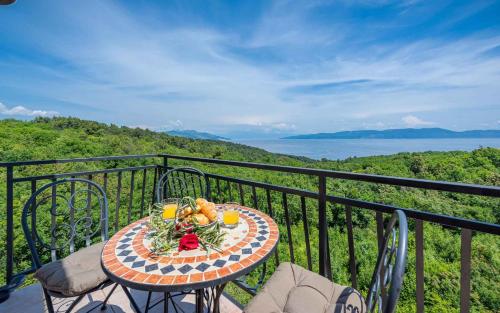Apartment Drenje 4 — 4-Star Luxury Hotel in Drenje, Croatia