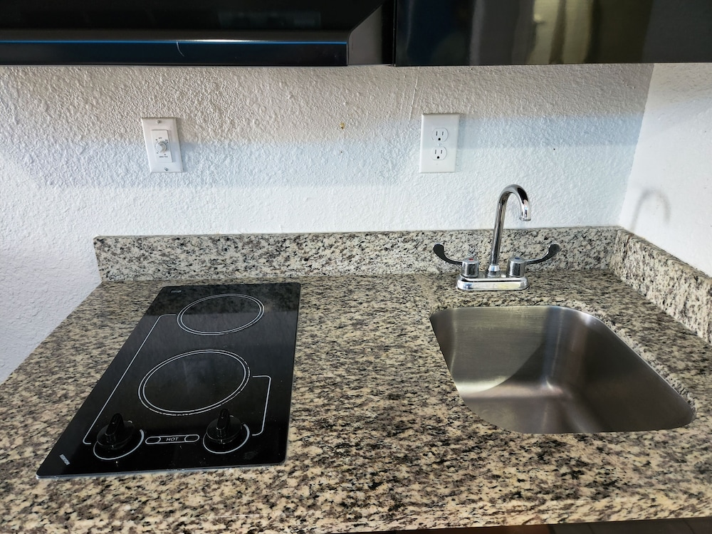 Express Inn Tomball - photo 16