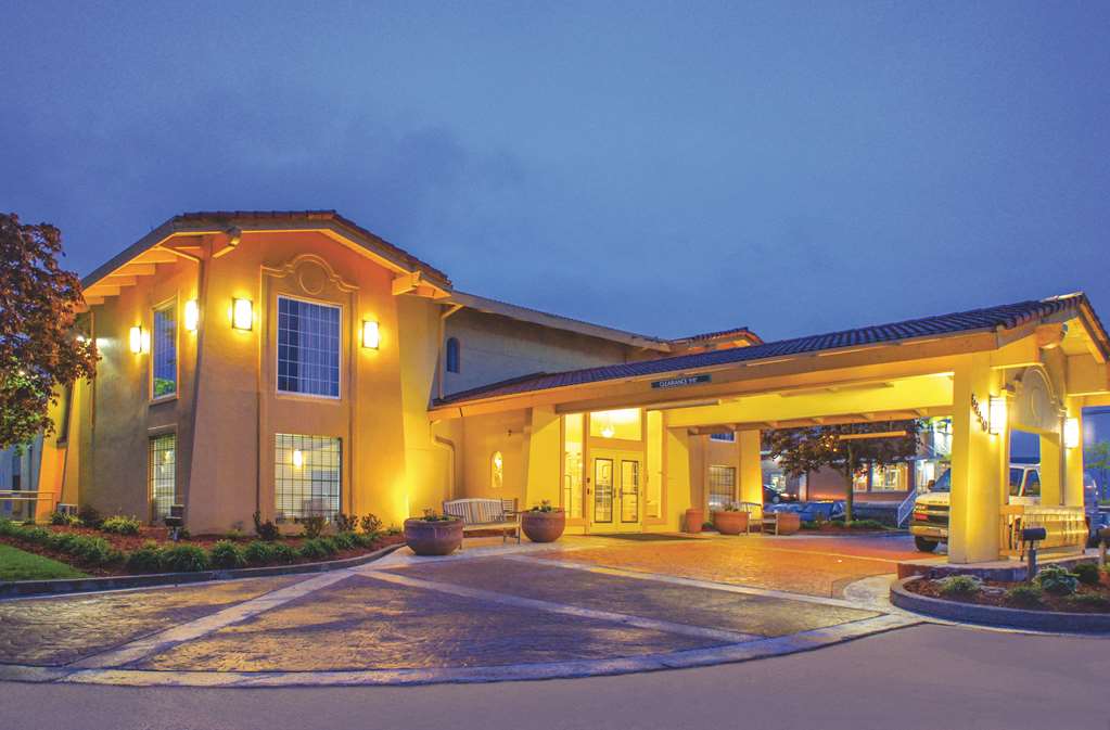 La Quinta Inn by Wyndham Moline Airport - photo 2