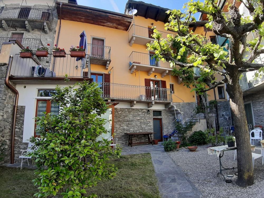 Azzurra e Lilla - carbon neutral hotel in Premeno