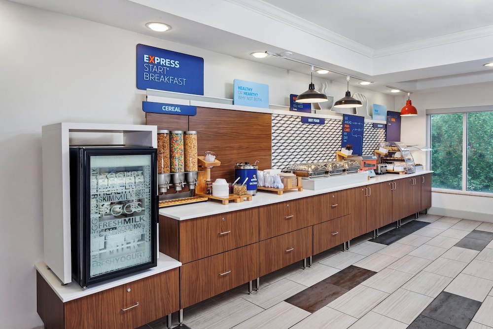 Holiday Inn Express Hotel & Suites Chicago South Lansing by IHG - photo 34