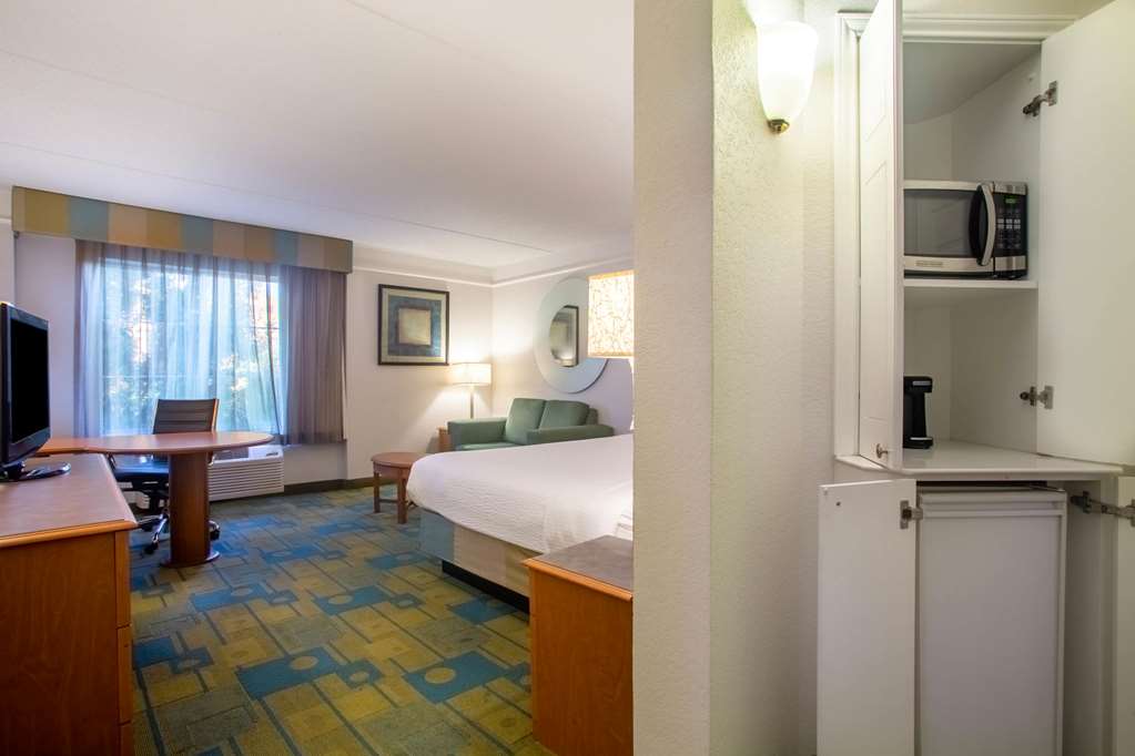 La Quinta Inn & Suites by Wyndham Charlotte Airport South - photo 15