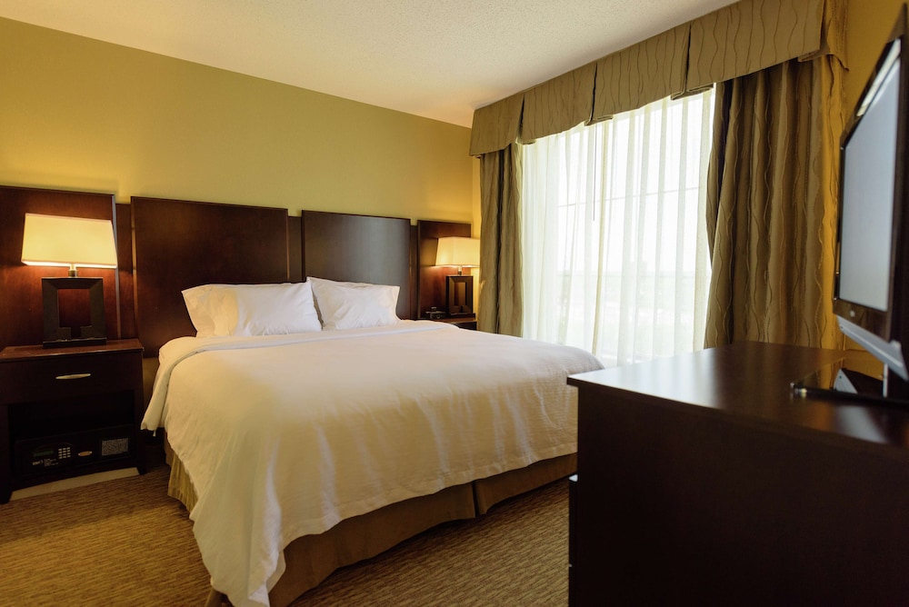 Embassy Suites by Hilton Minneapolis North - photo 18
