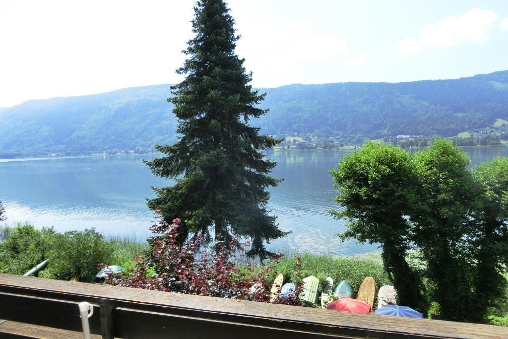 RUTH Haus KMB Seeblickappartement am Ossiacher See Hallenbad Skiarena Gerlitzen — 4-Star Luxury Hotel in Bodensdorf, Austria