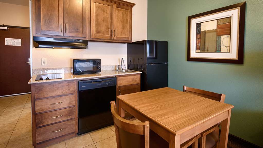 Best Western Plus Seminole Hotel & Suites - photo 12