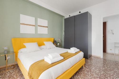 GuestHost San Siro Modern Apartment with Balcony — 4-Star Luxury Hotel in Milan, Italy