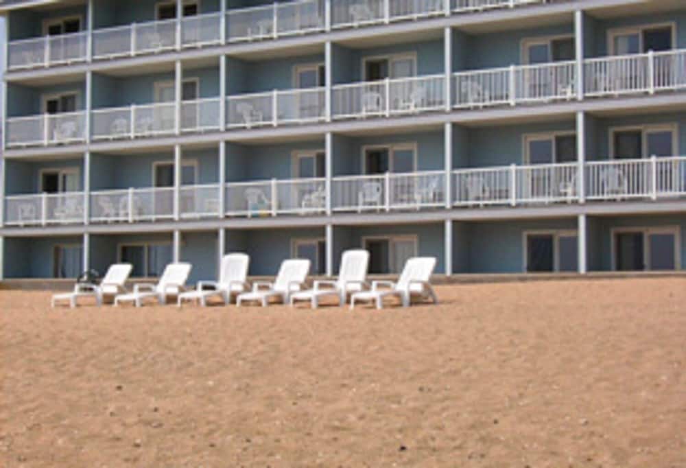 Grand Mackinaw Beachfront and Waterpark - photo 10