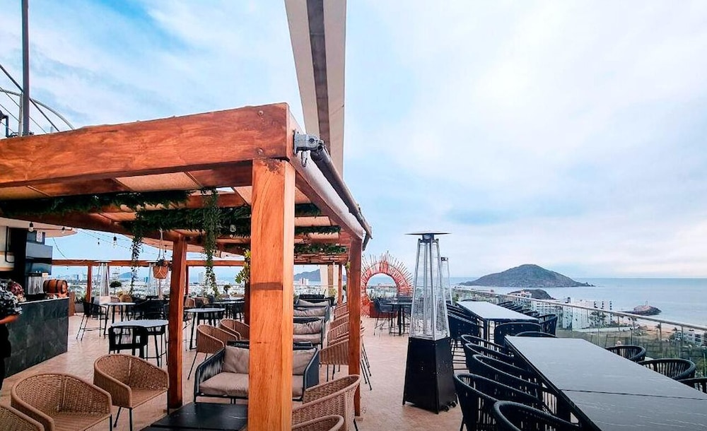 Depa con Vista a la Marina y Restaurante — 4-Star Luxury Hotel in Mazatlan, Mexico