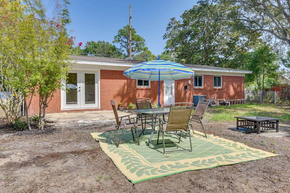 Florida Escape W Patio Fire Pit Near Beaches — Fort Walton Beach