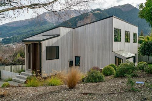 Lake and Mountain Views Central Queenstown — 4-Star Luxury Hotel in Queenstown, New Zealand