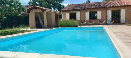 Vacances piscine et nature — hotel in Bressols