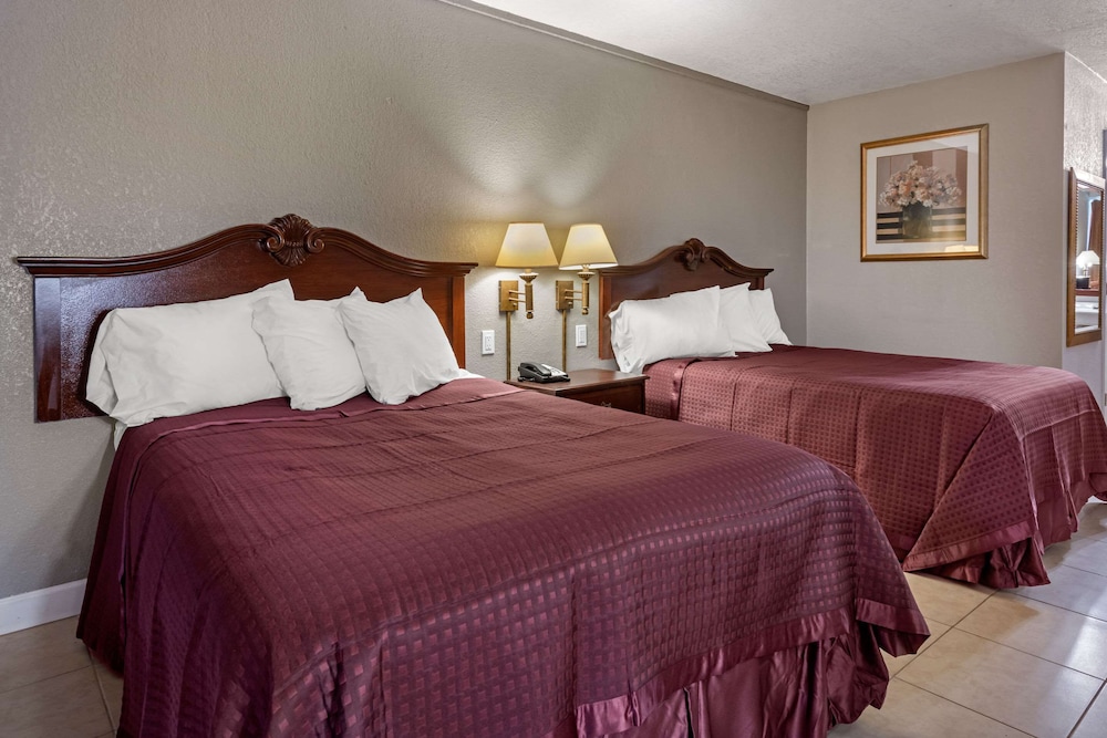 Rodeway Inn Clermont - photo 11