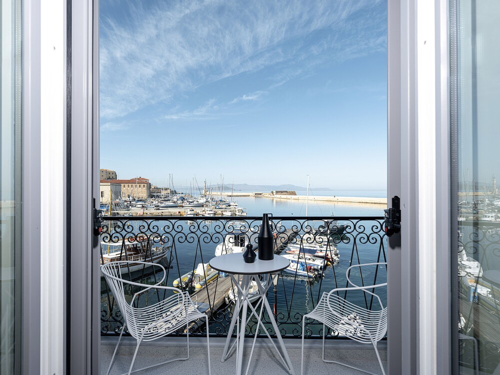 Riviera Suites - last minute hotel in Chania