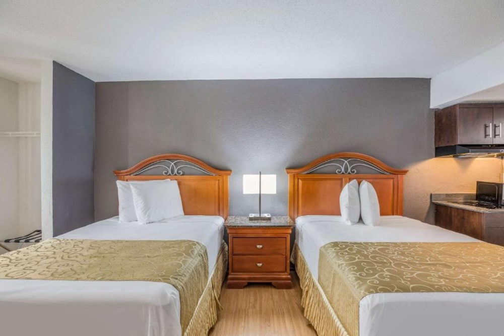 OYO Hotel Orlando Airport - photo 14