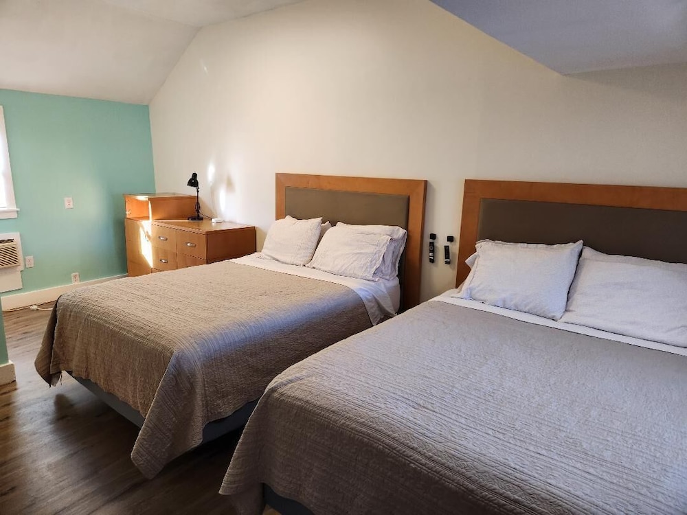 Jonathan Edwards Motel - photo 6