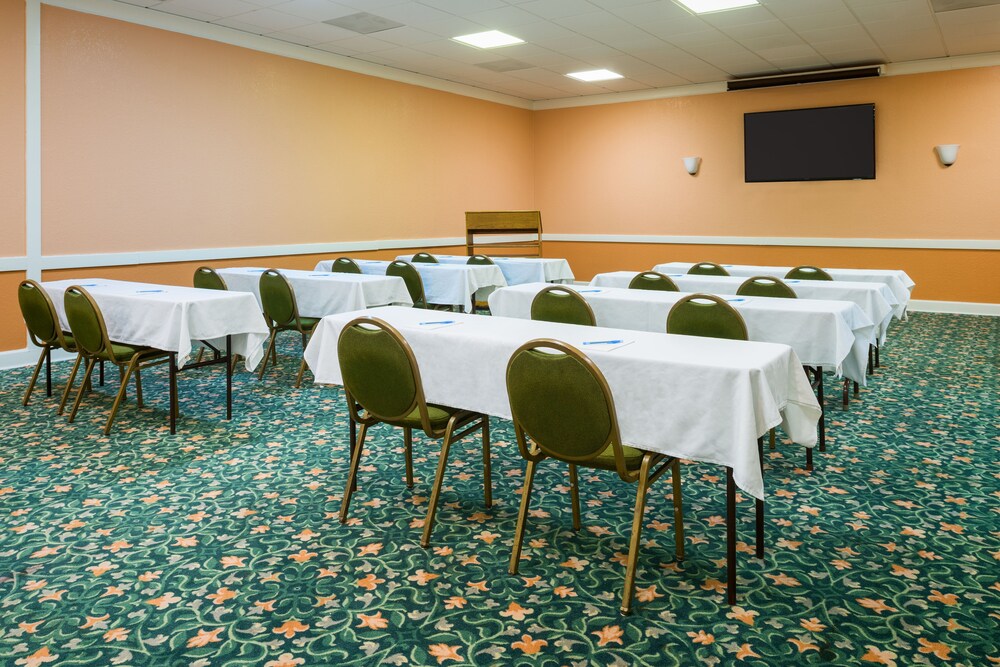 Super 8 by Wyndham Little Rock Otter Creek - photo 21