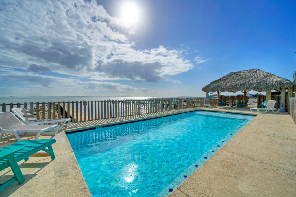 6BDR Bay Haven w Shared Waterfront Pool Boat Dock Keeper Trout by AvantStay — 4-Star Luxury Hotel in Corpus Christi, United States