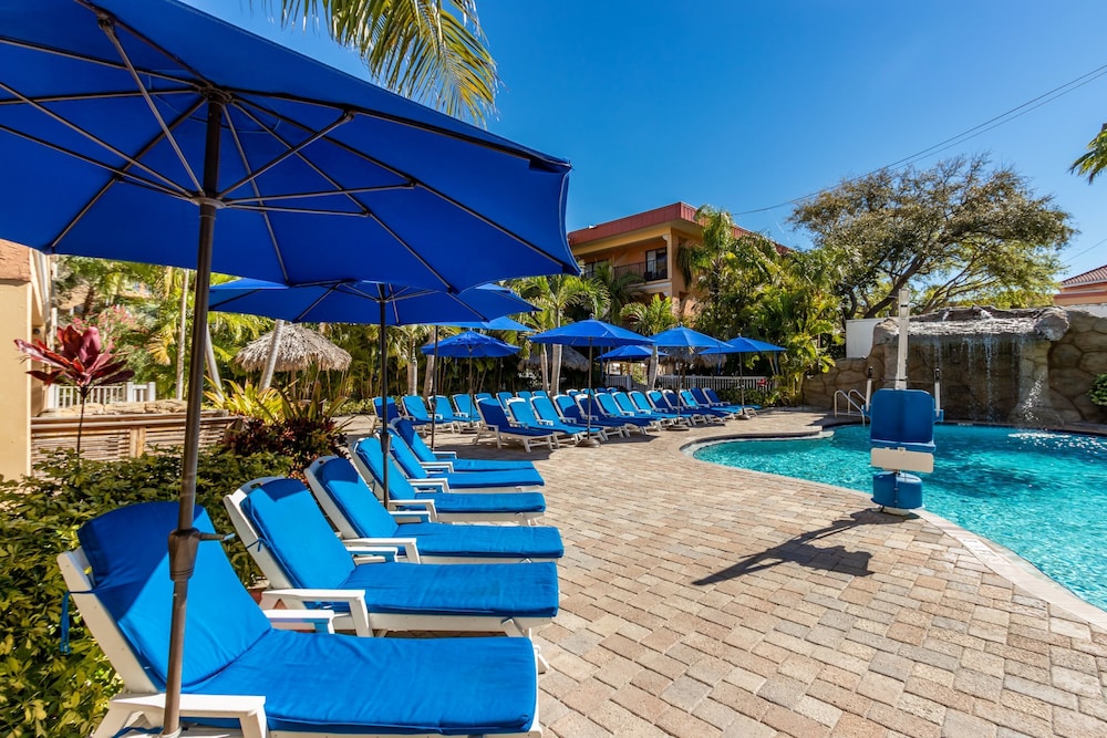 Coconut Cove All Suite Hotel - photo 19