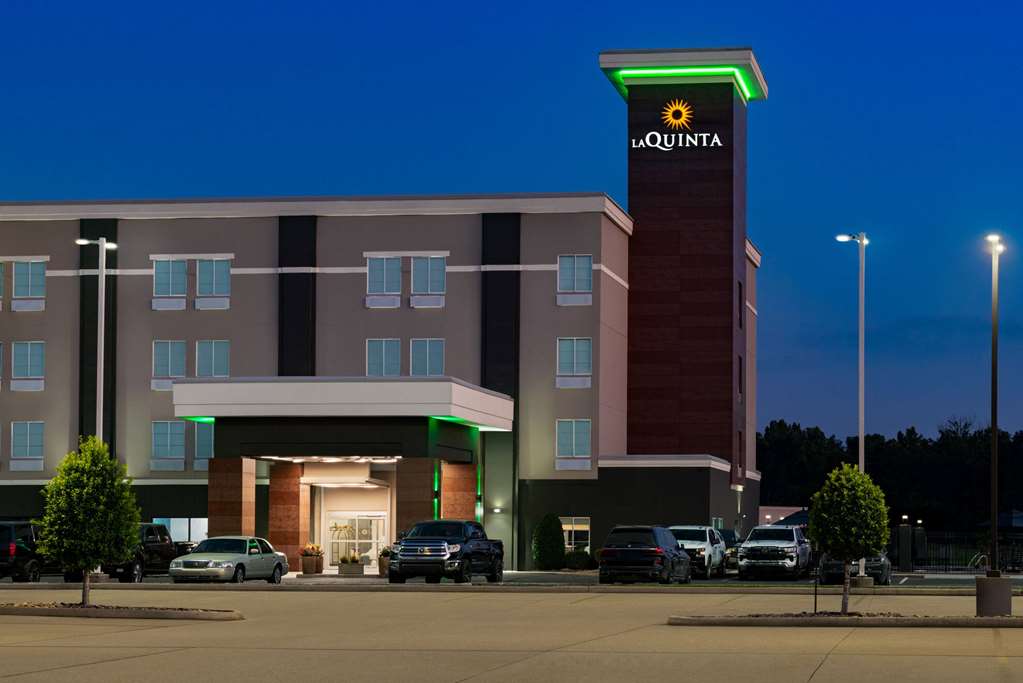 La Quinta Inn & Suites by Wyndham Gonzales LA - photo 3