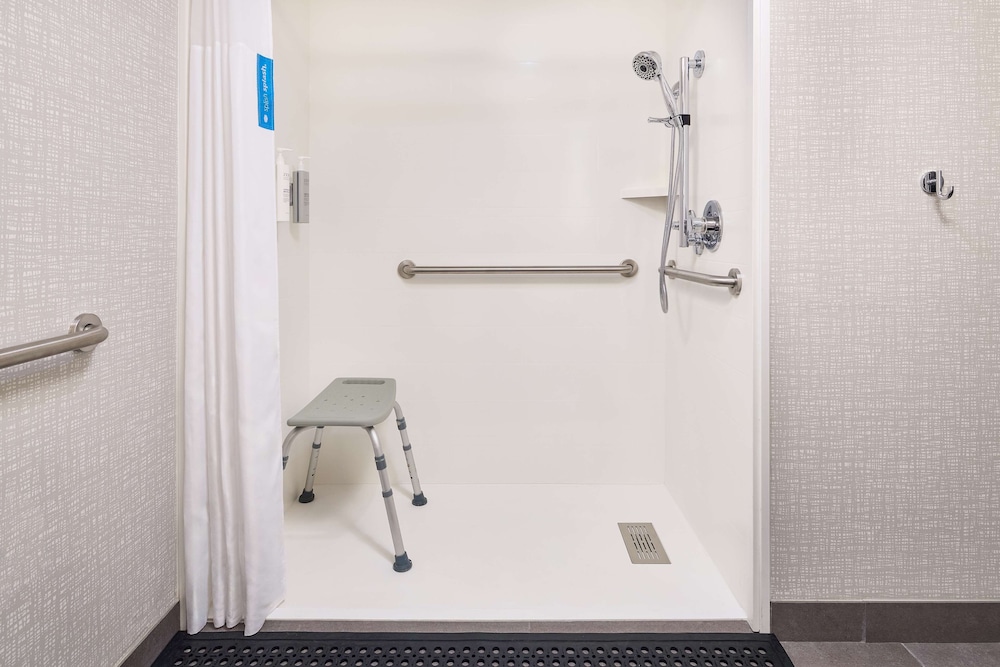 Hampton Inn Massillon - photo 25
