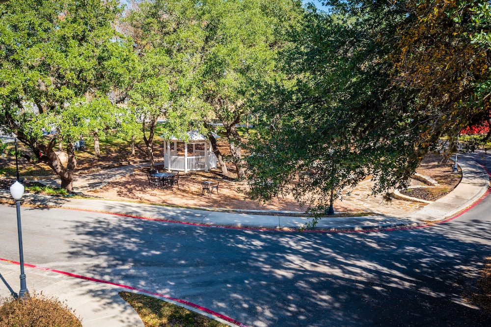Gruene River Hotel & Retreat - photo 102