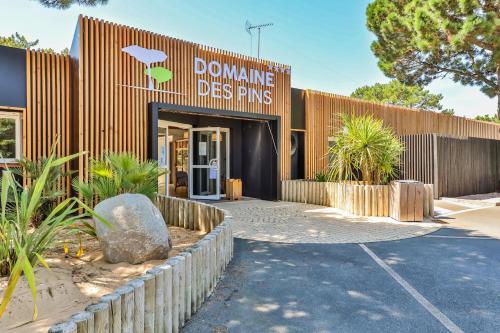 Camping Le Domaine des Pins — 4-Star Luxury Hotel in Saint-Hilaire-De-Riez, France
