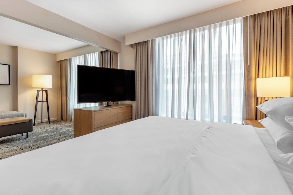 Sheraton Suites Old Town Alexandria - photo 21