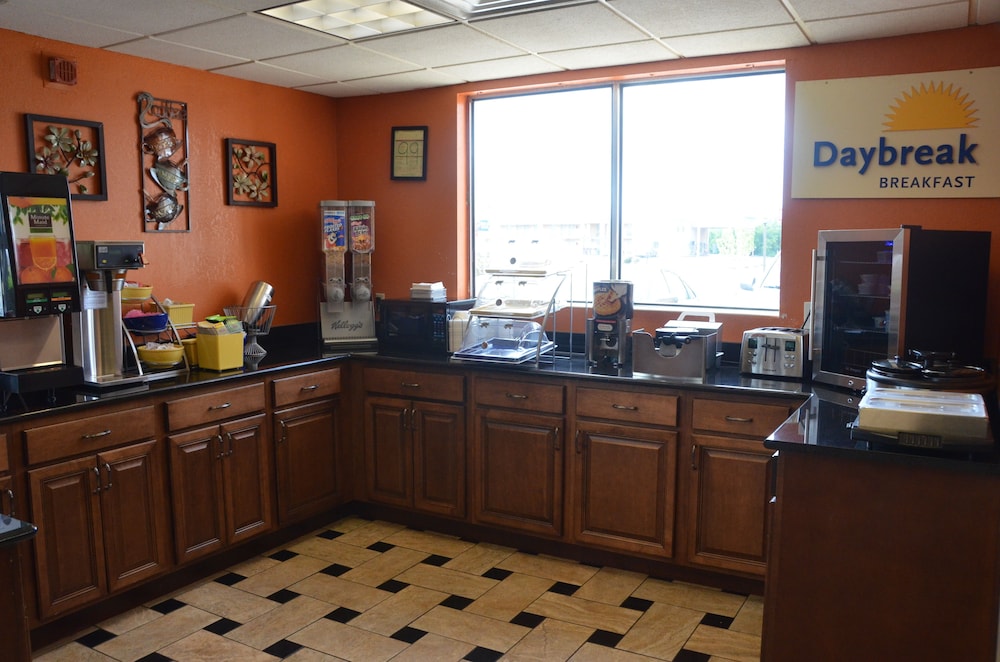 Days Inn by Wyndham Nashville Airport - photo 26
