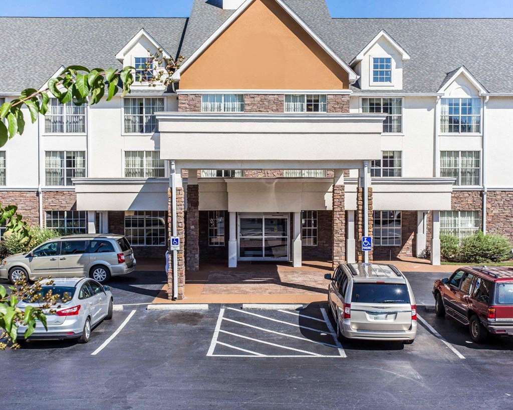 Comfort Inn Suites Ballpark Area — Smyrna