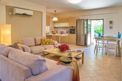 Villa Kiki Paxos Ozias — 4-Star Luxury Hotel in Gaios, Greece