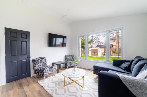 2br Spacious Yard Canal Bridge Falls Nearby — Welland