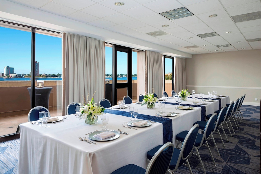 Sheraton Norfolk Waterside Hotel - photo 48