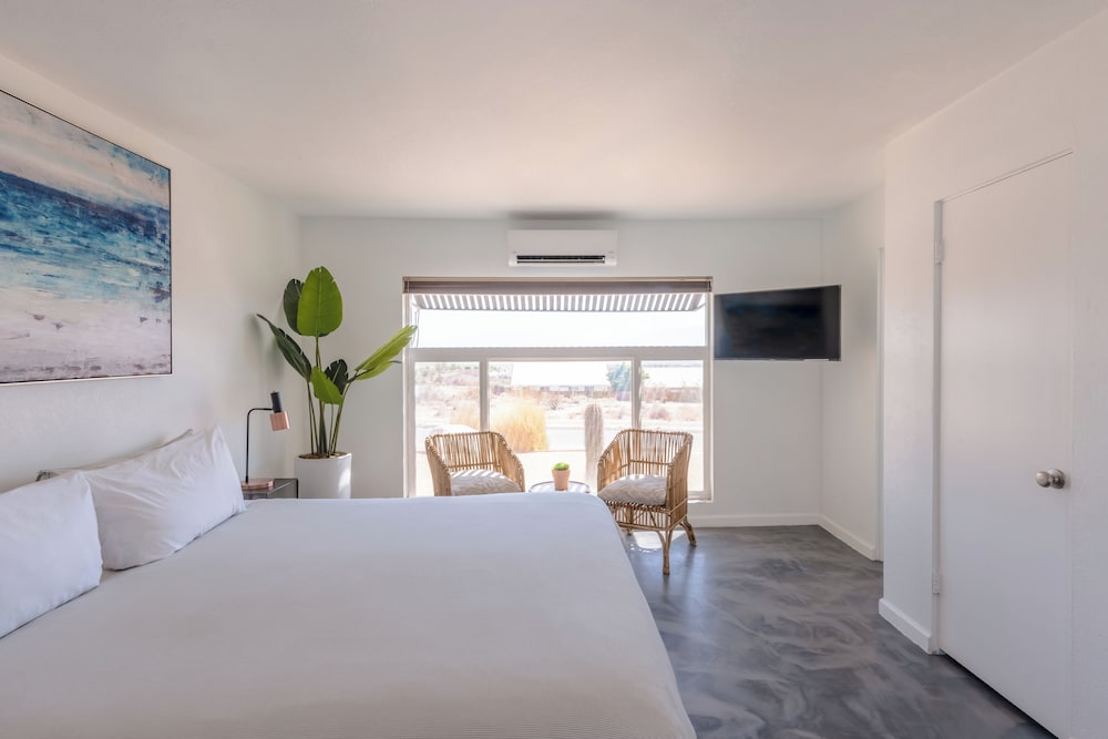 Desert Hot Springs Inn - photo 29